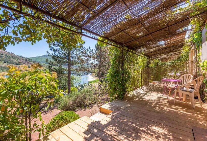 غرفة قياسية ثلاثية, Le Mas De Riri