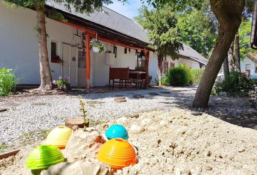 غرفة عائلية حمام مشترك, Kúti Vendégház