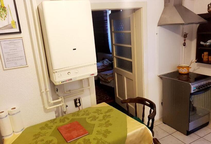 غرفة عائلية حمام مشترك, Kúti Vendégház