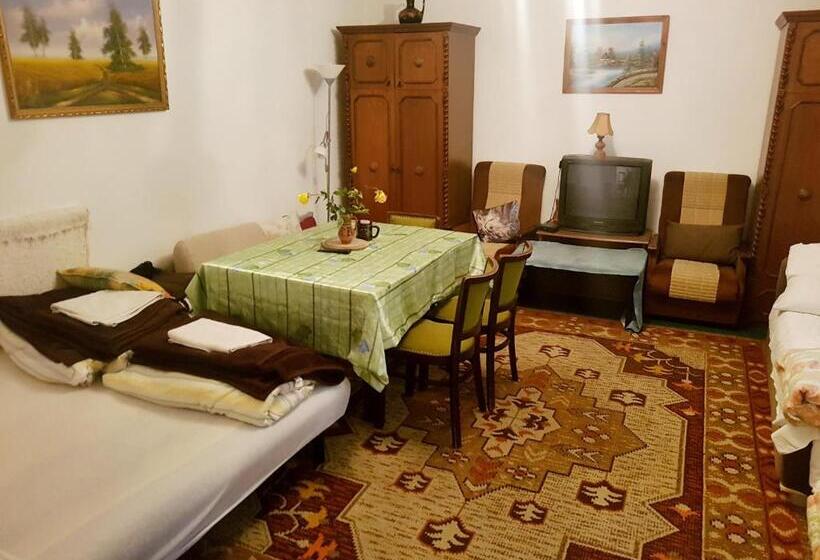 غرفة عائلية حمام مشترك, Kúti Vendégház