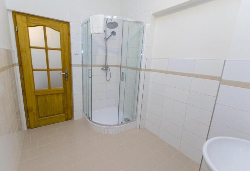 חדר סטנדרט לשלושה, Penzion Klášter