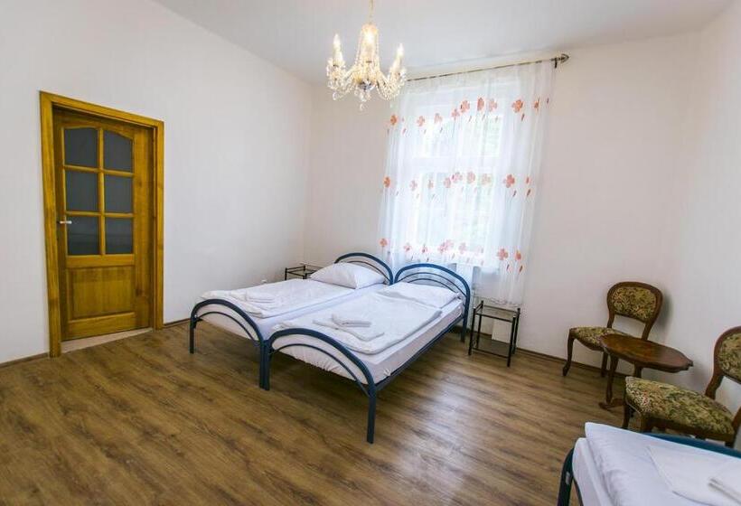 חדר סטנדרט לשלושה, Penzion Klášter