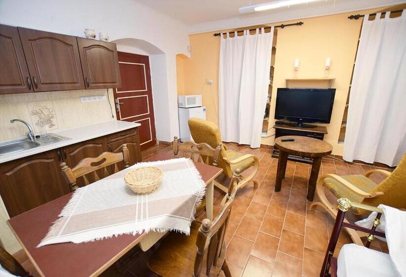 דירת חדר, Penzion Klášter