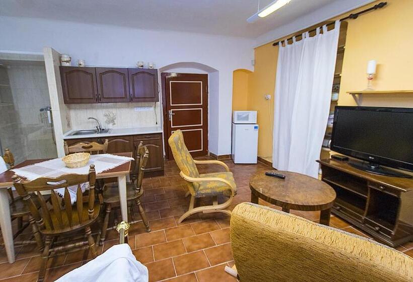 דירת חדר, Penzion Klášter