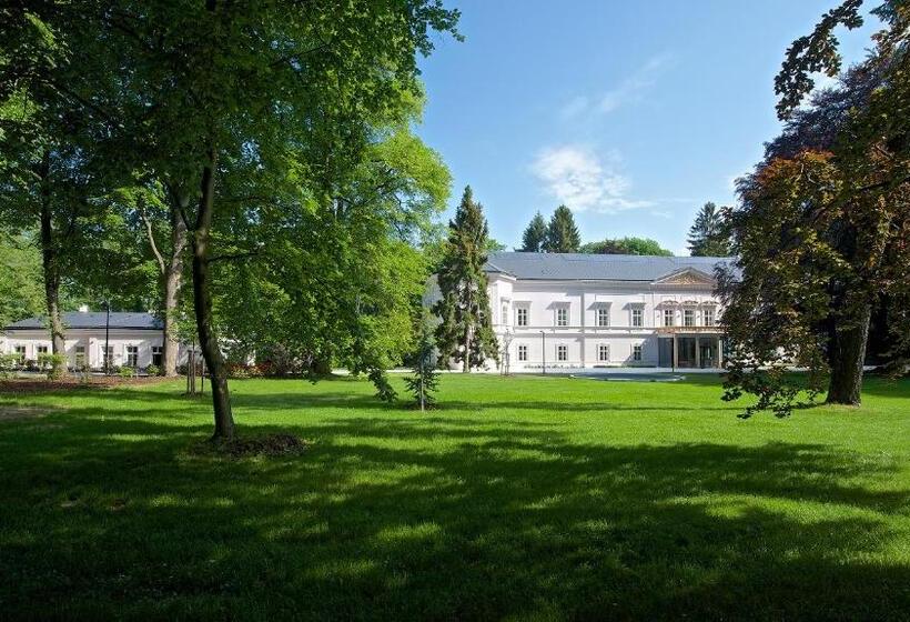 Люкс Deluxe Кровать Кинг, Zámek Ratměřice Hotel & Resort