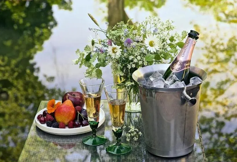 キングサイズベッドのデラックススイート, Zámek Ratměřice   Hotel & Resort