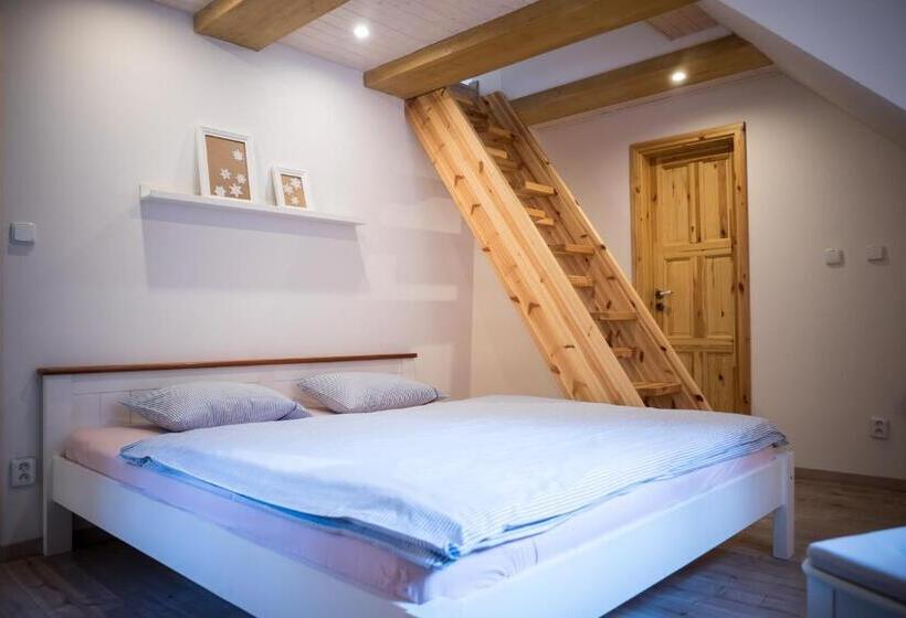 Семейный Номер, Hamr Divci Kamen