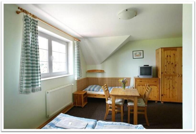 3-Bett-Standardzimmer, Sirákov