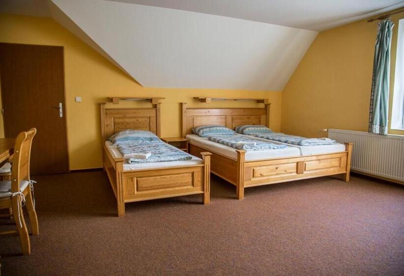 Номер Стандарт Трехместный, Sirákov