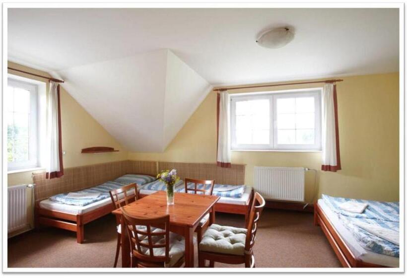 4 Bett Standardzimmer, Sirákov