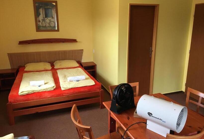 4 Bett Standardzimmer, Sirákov