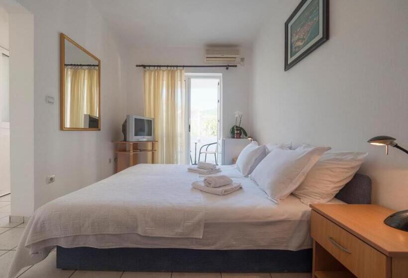 اتاق استاندارد سه تخته با بالکن, Mediterranean Guest House Balkan