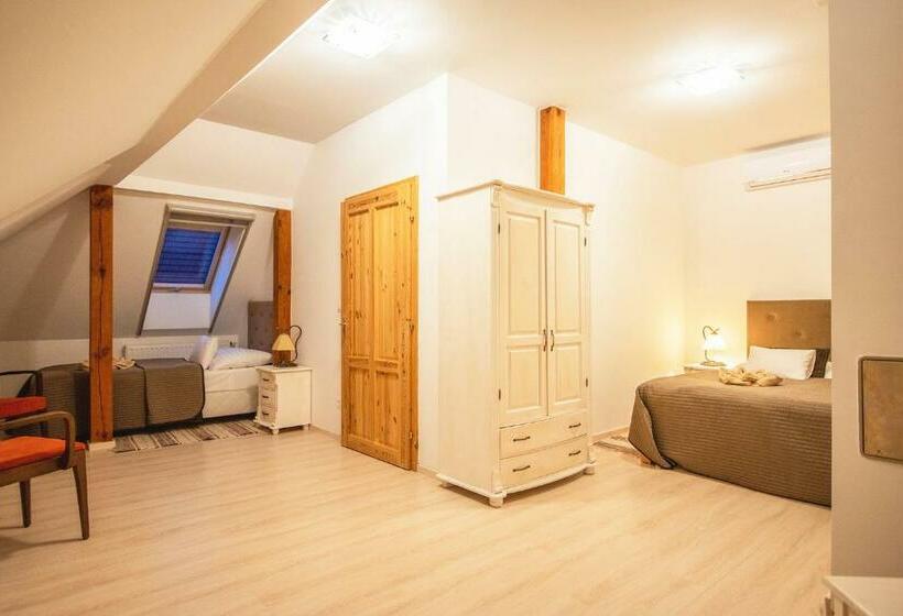 غرفة قياسية ثلاثية, Naturpark Vendégház