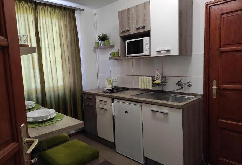 Номер Deluxe, Rp Fitlife Stúdió és Vendégház