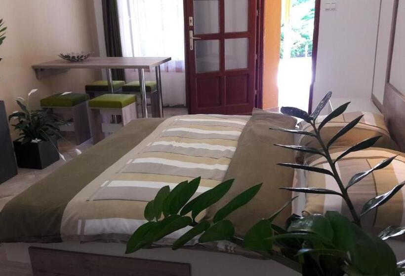 Семейный Номер Вид на Сад, Rp Fitlife Stúdió és Vendégház