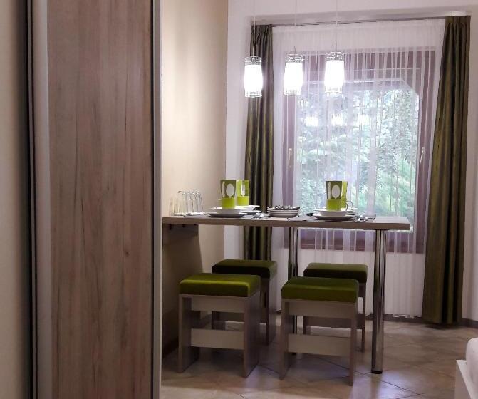 Семейный Номер Вид на Сад, Rp Fitlife Stúdió és Vendégház