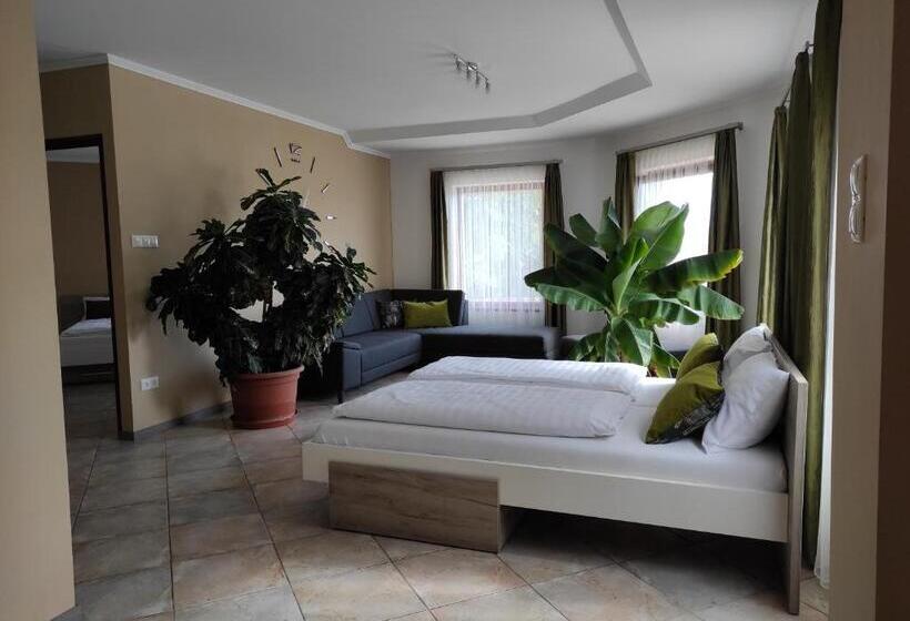 Номер Deluxe, Rp Fitlife Stúdió és Vendégház