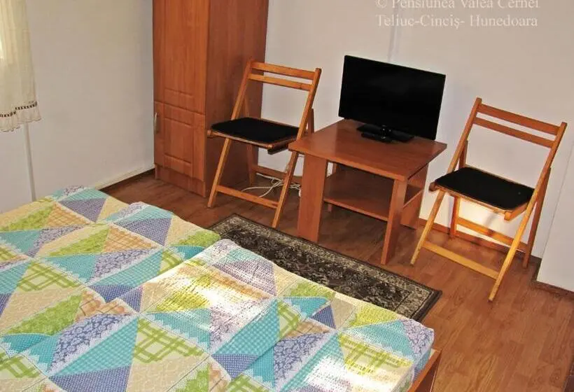 Huoneisto 1 Makuuhuone, Pensiunea Valea Cernei