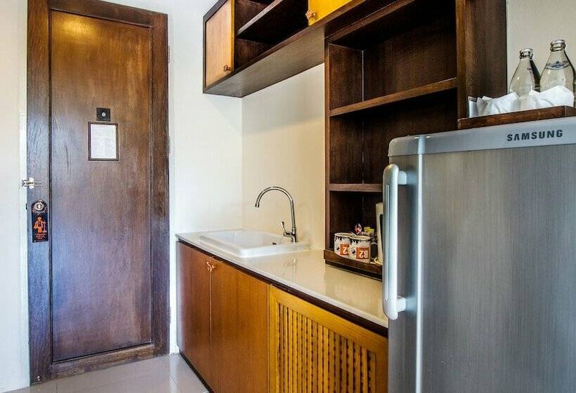 Полулюкс, B2 Premier Hotel & Resort