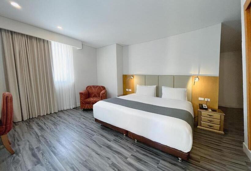 חדר סטנדרט עם מיטת קינג, American Golf