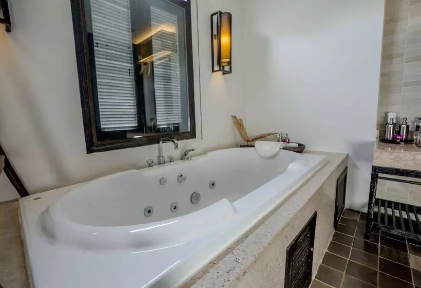 سوییت, Aruntara Riverside Boutique Hotel  Sha Extra Plus