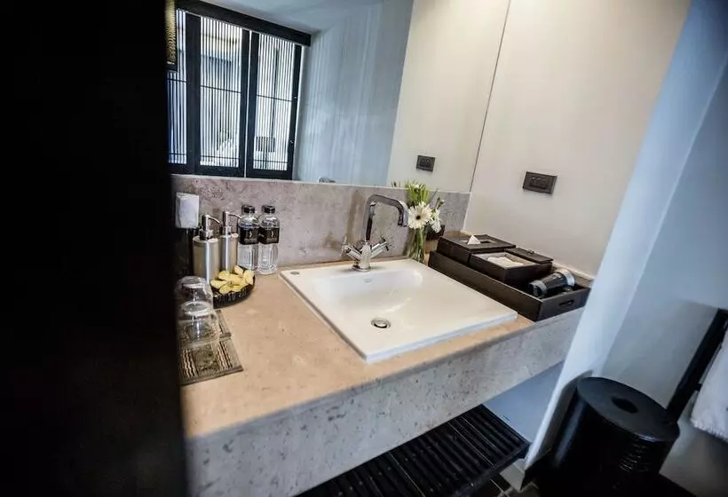 اتاق لوکس, Aruntara Riverside Boutique Hotel  Sha Extra Plus