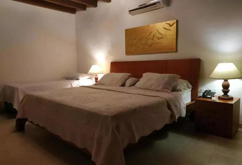 اتاق سوپریور سه تخته, Casa India Catalina