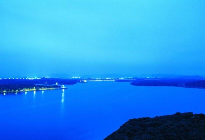 Номер Стандарт Вид на Озеро, Hyatt Regency Dongguan