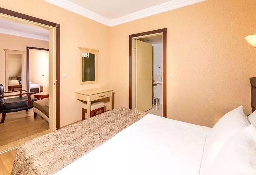 سوییت جونیور, Julian Forest Suites