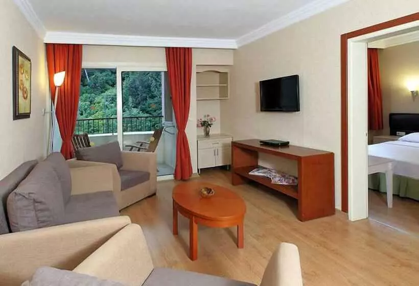 سوییت جونیور, Julian Forest Suites