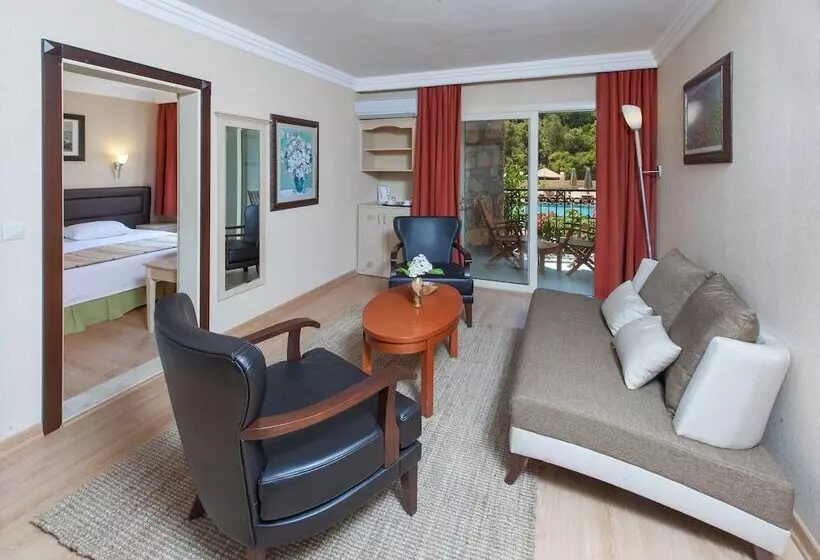 سوییت جونیور, Julian Forest Suites