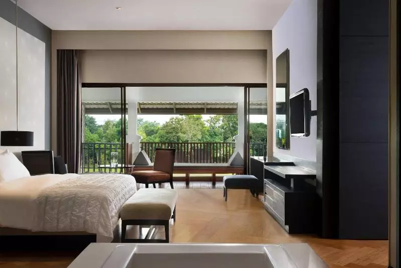 سوئیت با تخت بزرگ, Le Meridien Chiang Rai Resort, Thailand