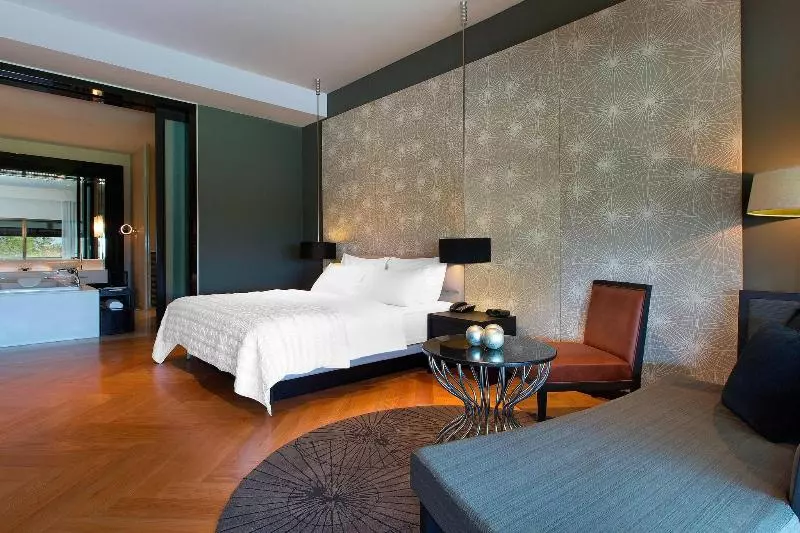 سوئیت با تخت بزرگ, Le Meridien Chiang Rai Resort, Thailand