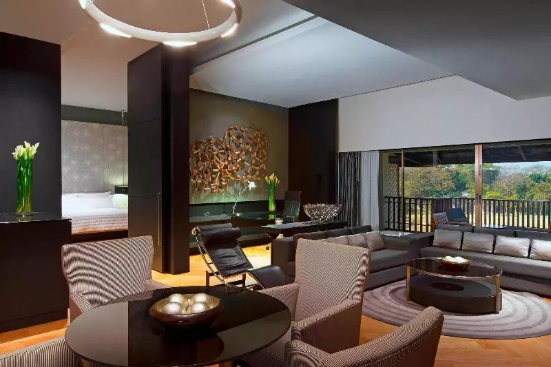 سوئیت با تخت بزرگ, Le Meridien Chiang Rai Resort, Thailand