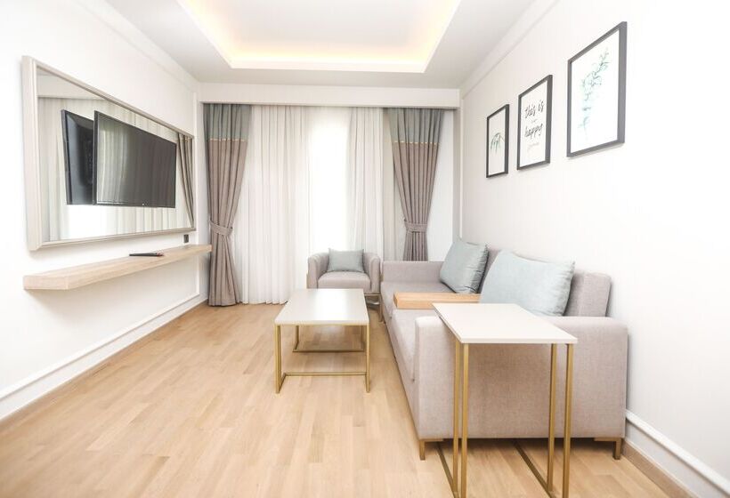 سوییت با چشمانداز دریا, Miramare Queen