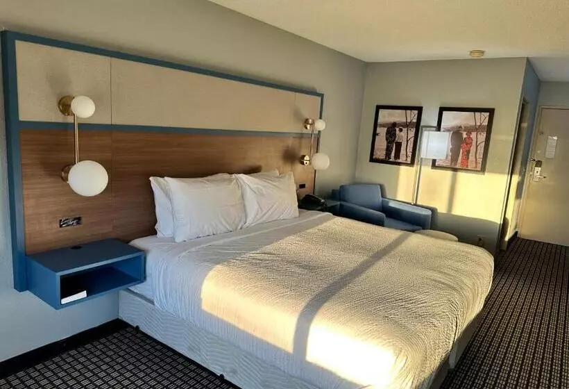 キングサイズベッドのスタンダードルーム, Americinn By Wyndham Reedsburg