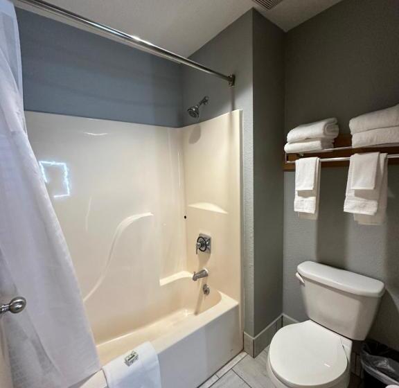 Люкс Deluxe Кровать Кинг, Americinn By Wyndham Reedsburg