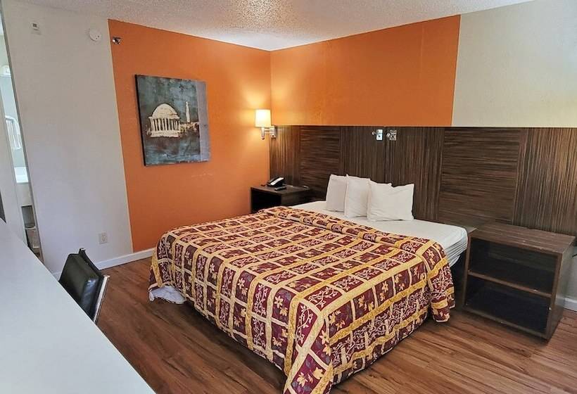 חדר דלוקס מותאם לאנשים עם מוגבלויות, Studios & Suites 4 Less Charlotte