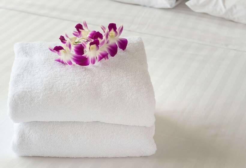 סוויטה, Studios & Suites 4 Less Charlotte