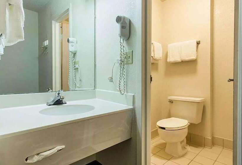 סוויטה, Studios & Suites 4 Less Charlotte