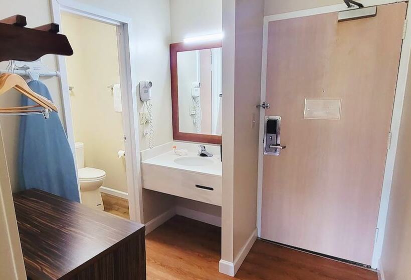 Люкс, Studios & Suites 4 Less Charlotte