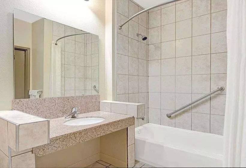 身障者適用スタンダードルーム, Super 8 By Wyndham St. Louis Airport