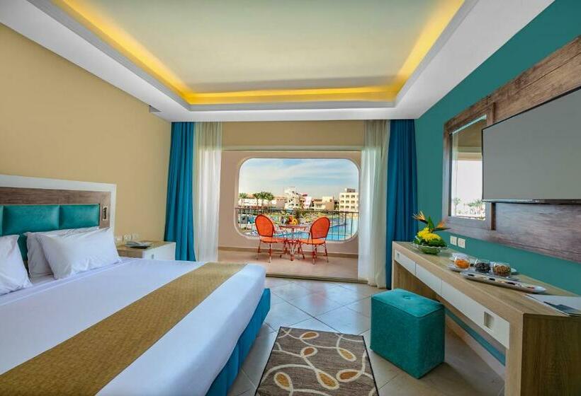 اتاق استاندارد با چشمانداز استخر, Titanic Resort & Aqua Park