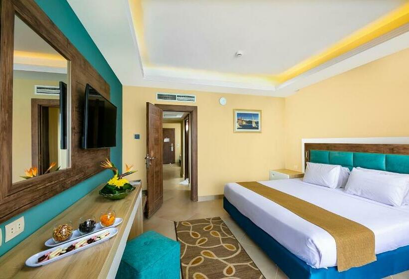 اتاق خانوادگی, Titanic Resort & Aqua Park