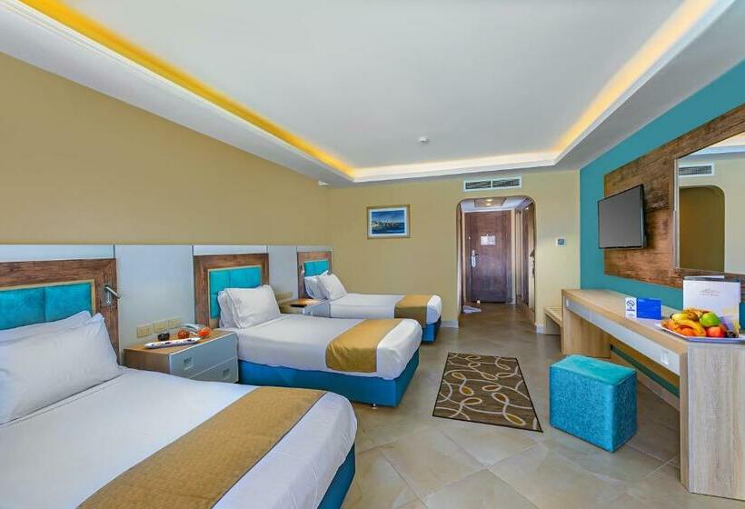 Номер Стандарт Трехместный, Titanic Resort & Aqua Park
