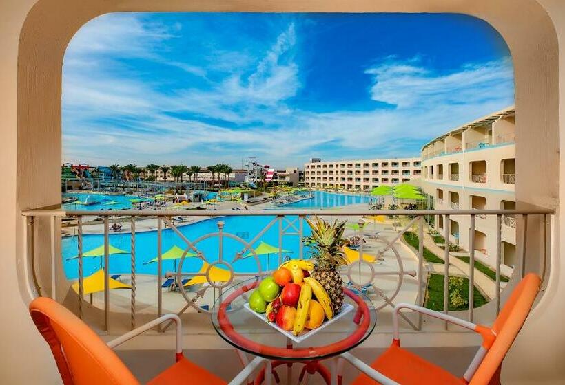 اتاق استاندارد سه نفره, Titanic Resort & Aqua Park