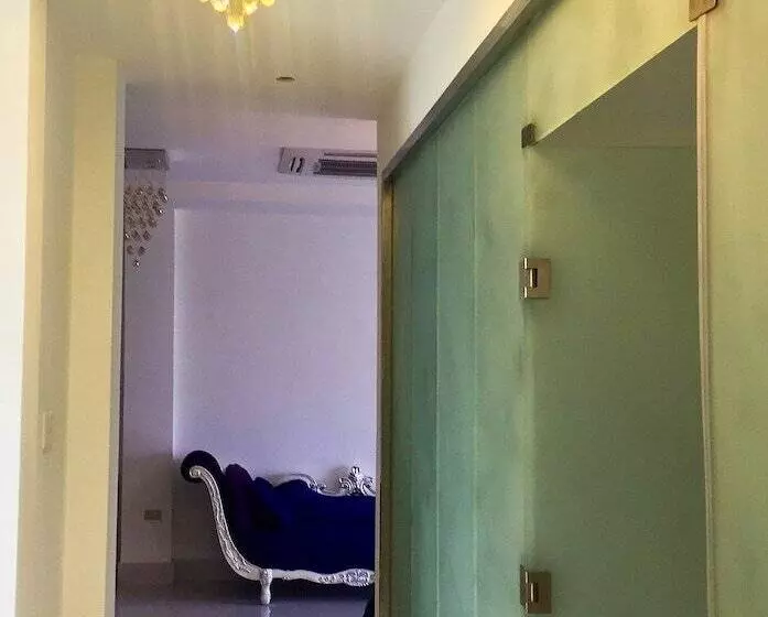سوییت با چشم‌انداز باغ, Bacolet Beach Club