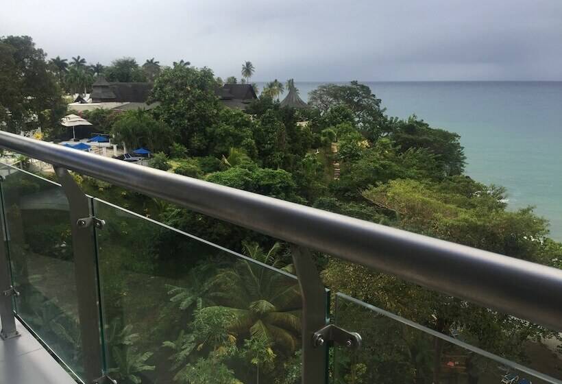 ガーデンビュースイート, Bacolet Beach Club