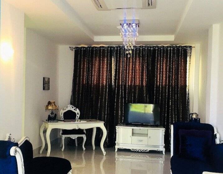 سوییت با چشم‌انداز باغ, Bacolet Beach Club