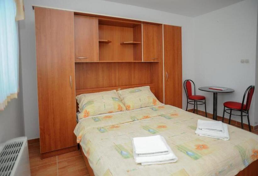 סטודיו סטנדרטי עם נוף לים ומרפסת, Apartmani Vila Caska